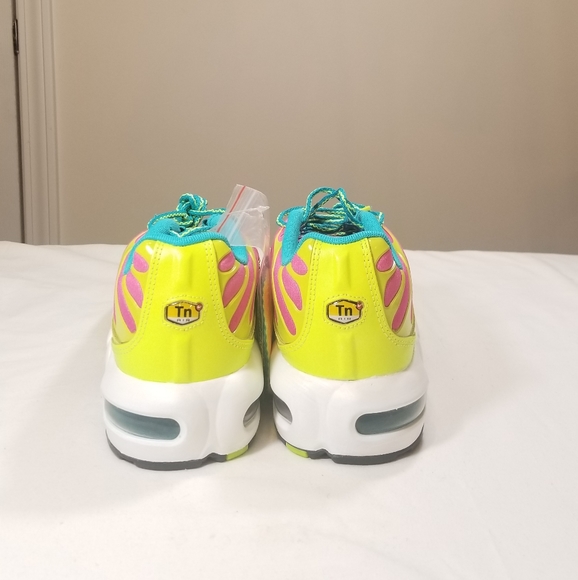 Nike Air Max Plus Volt CW5840 700 - Picture 7 of 9